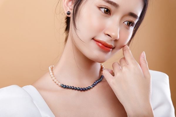 Vòng cổ ngọc trai đen ánh , hạt 8 li 