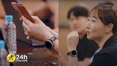  Chính Samsung đã cho chúng ta cái nhìn thực tế đầu tiên về Galaxy Z Fold 3 và Galaxy Watch 4: Đều giống như ảnh render 