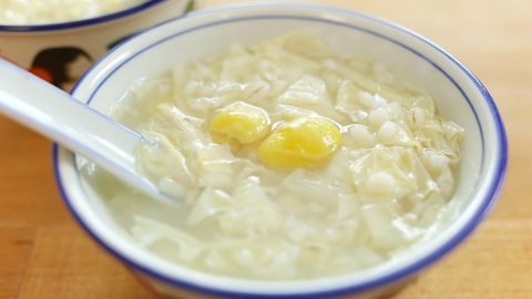 Cách nấu chè bo bo bạch quả tàu hủ ky bổ dưỡng chuẩn vị người Hoa