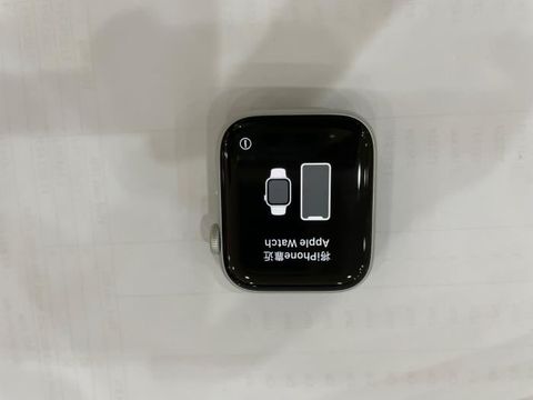 Apple Watch S5, 44mm Silver case and White sport band (MWVD2VN/A)