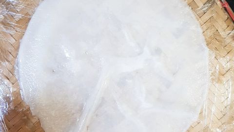 Cách làm bánh ướt bằng chảo chống dính cực dễ, đơn giản ai cũng làm được