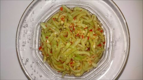 Cách làm món vỏ dưa hấu non muối chua đơn giản lạ miệng rất hấp dẫn