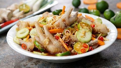 2 cách làm chân gà ngâm sả tắc xoài chua cay, hấp dẫn ăn là ghiền