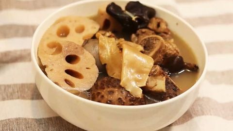 Cách làm canh củ sen hầm xương đậm đà hấp dẫn cho bữa cơm nhà thêm ngon