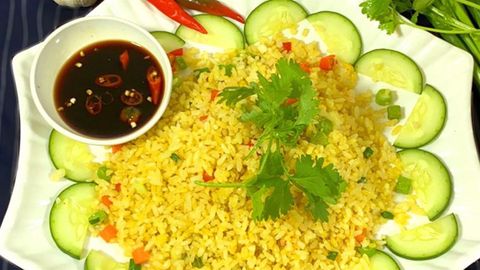 Cách làm cơm chiên bơ tỏi thơm ngon, hấp dẫn và đơn giản cho cả nhà