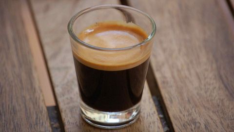 Espresso là gì? Cách pha, nguyên tắc khi pha và cách uống cà phê espresso