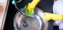  Cách vệ sinh, khử mùi chậu rửa chén đúng cách, hiệu quả và đơn giản 