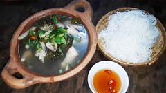  2 cách nấu lẩu chân gà lá giang và ớt hiểm thơm ngon cực bắt miệng 