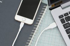  Cáp Lightning 2m AVA U-Shape Trắng 
