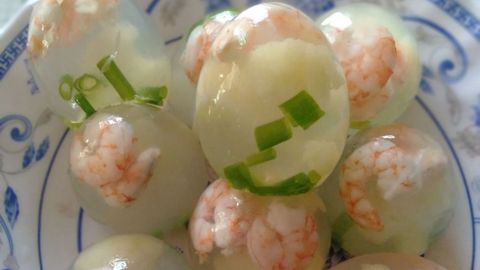 Cách làm món trứng pha lê độc lạ bắt mắt cho bữa tráng miệng