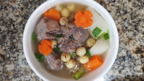 Cách làm đuôi bò hầm hạt sen thanh mát và tốt cho sức khỏe
