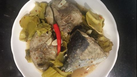 Cách làm cá ngừ kho cải chua - dưa chua ngon, đậm vị cực bắt cơm