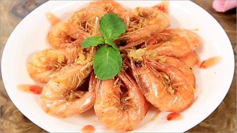 2 cách làm tôm chiên bơ tỏi ngon giòn rụm thơm béo ăn là ghiền
