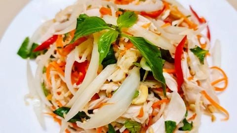 Cách làm gỏi gà hành tây cà rốt thơm ngon, hấp dẫn cực bắt vị