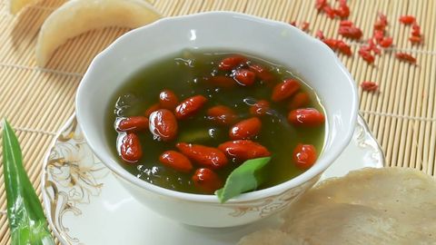 Cách làm yến chưng lá dứa thơm ngọt ngon lành bổ sung dưỡng chất cho cơ thể