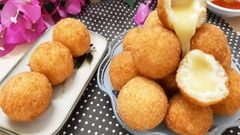  2 Cách làm bánh khoai tây nhân thịt và nhân phô mai béo ngậy ăn vặt 
