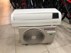 Máy lạnh Samsung Inverter 1 HP AR10TYHYCWKNSV