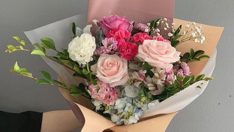Hướng dẫn các cách bó hoa đẹp để dành tặng thầy cô ngày 20/11