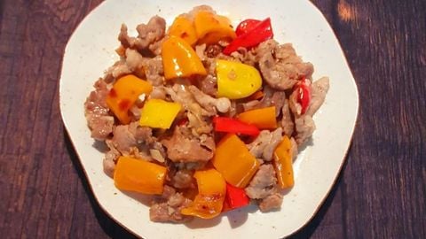 Cách làm thịt heo xào cay đậm vị, cay tê cho bữa cơm gia đình ngày lạnh