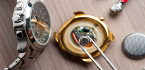 Thay pin đồng hồ đeo tay hết bao nhiêu tiền? Cách để thay pin đồng hồ