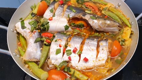 2 cách nấu lẩu cá tra chua cay đậm đà thơm ngon cho ngày lạnh