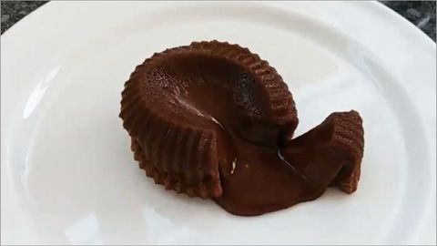 Cách làm chocolate lava cake bằng nồi cơm điện tan chảy ngọt ngào ngất ngây