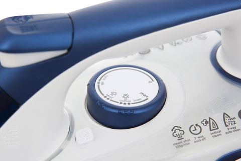 Bàn ủi hơi nước Electrolux ESI6123