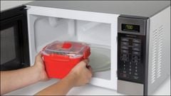  Cách nhận biết hộp nhựa nấu được trong lò vi sóng đơn giản, chính xác 