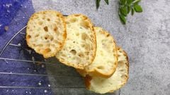  Cách làm bánh mì Ciabatta vỏ giòn, ruột xốp bằng nồi chiên không dầu 