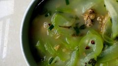  2 cách nấu canh trai nấu bầu ngon miệng đơn giản cho bữa cơm 