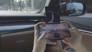 Smartphone ‘hàng độc’ LG Wing với 2 màn hình xoay chữ T lộ video đang chơi game trên tay người dùng