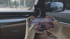  Smartphone ‘hàng độc’ LG Wing với 2 màn hình xoay chữ T lộ video đang chơi game trên tay người dùng 