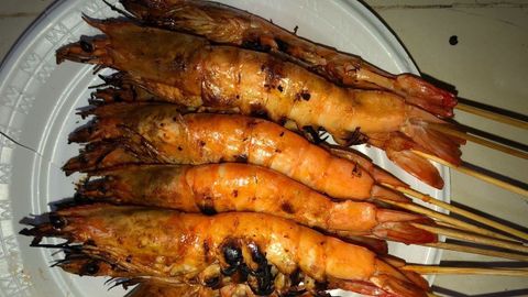 Cách làm tôm nướng sa tế ngon, cay nồng, đậm vị cho bữa tiệc gia đình