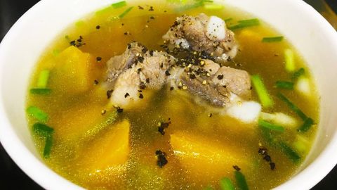 Cách nấu canh bí đỏ nấu sườn heo ngọt bùi hấp dẫn đơn giản cho bữa cơm