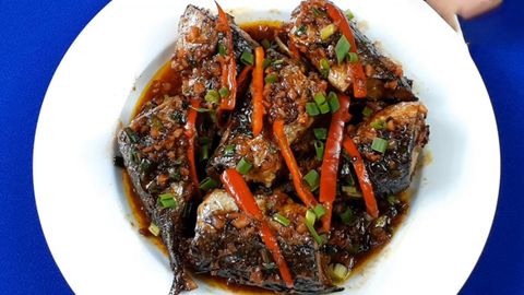2 cách làm cá nục kho tỏi ớt đậm đà hấp dẫn, dễ làm tại nhà