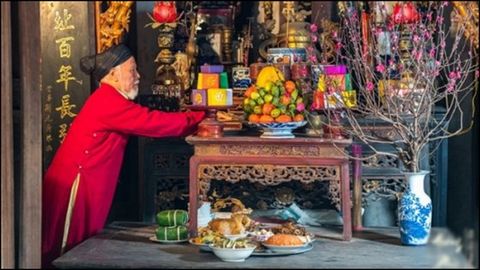 Bài văn khấn cúng gia tiên sáng ngày mùng 1 Tết Nguyên Đán 2021