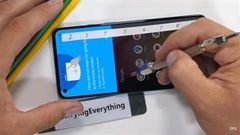  OnePlus 8T trải qua bài kiểm tra độ bền bằng dao cào xước, bật lửa nung nóng màn hình và bẻ cong 