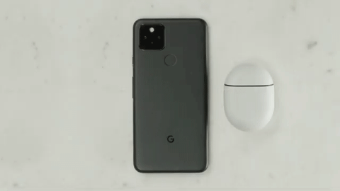 Google Pixel 5 sở hữu một tính năng đặc biệt: Có thể tự động biến thành đế sạc không dây khi cắm cáp USB-C