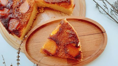 Cách làm bánh bông lan đào caramel thơm ngon, cực hấp dẫn