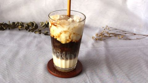 Cách làm cà phê sữa dừa thơm béo, uống cực ngon, thử là ghiền