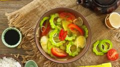  Cách nấu canh chua khổ qua dọc mùng chay tỏ lòng thành kính mùa Vu lan 