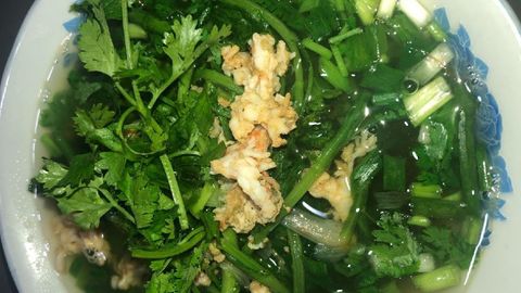 Cách nấu canh tần ô (cải cúc) nấu tôm tươi thanh mát, nhẹ vị cho mâm cơm