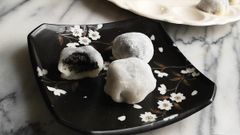  Cách làm bánh mochi nhân mè đen dẻo ngọt, thơm ngon cực đơn giản 