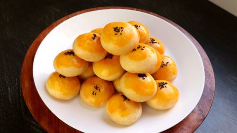 Cách làm bánh lava trứng muối tan chảy kiểu Thái Lan thơm ngon dễ làm
