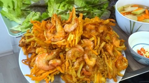 Cách làm bánh tôm chiên khoai lang giòn và thơm ngon