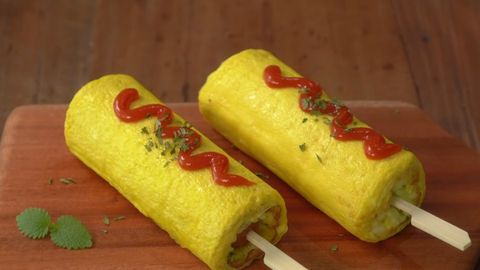 Cách làm trứng cuộn cơm chiên với hương vị ngon lạ ngất ngây