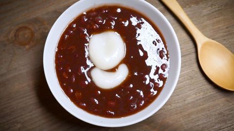 Cách làm chè đậu đỏ mochi lạ miệng cho ngày Thất tịch thêm ấm áp