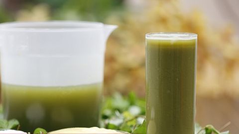 Cách làm sinh tố diếp cá tại nhà với 2 nguyên liệu