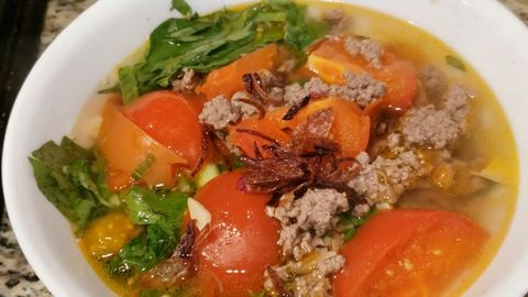 Cách nấu bún thịt bò cà chua chua ngọt thơm ngon đơn giản cho bữa sáng