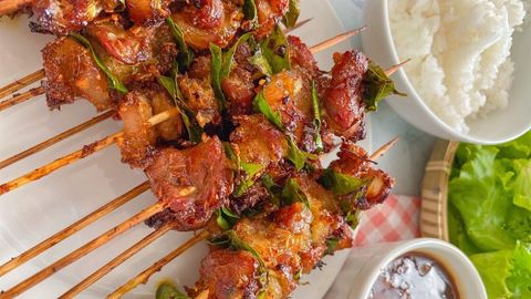 Cách làm thịt xiên lá móc mật (mắc mật) bằng nồi chiên không dầu đơn giản